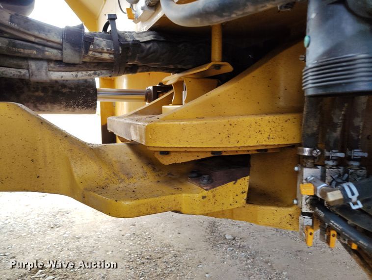 image for item EH0225 2021 Caterpillar CB16 double drum vibratory roller