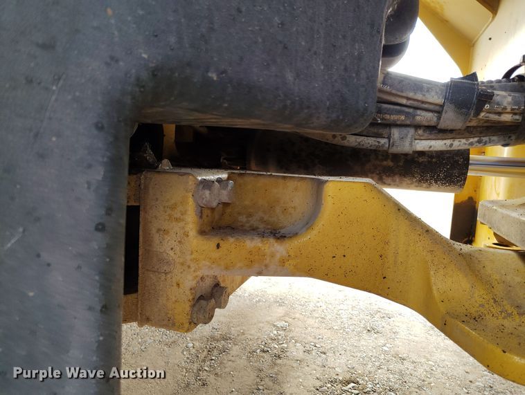 image for item EH0225 2021 Caterpillar CB16 double drum vibratory roller