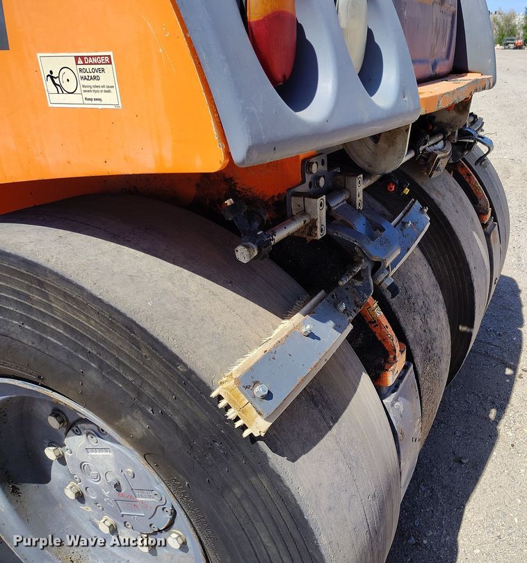 image for item EH0270 2014 Hamm GRW 280i-30 pneumatic roller