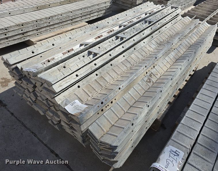 image for item EH8795 (63) concrete corner forms