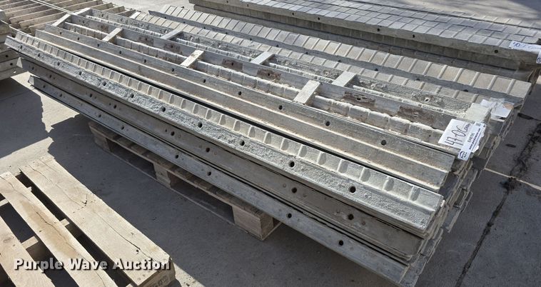 image for item EH8795 (63) concrete corner forms