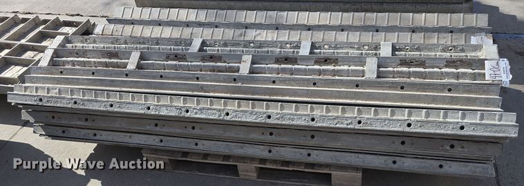 image for item EH8795 (63) concrete corner forms