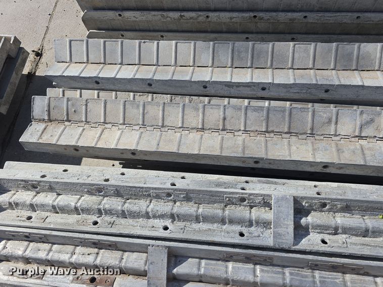 image for item EH8795 (63) concrete corner forms