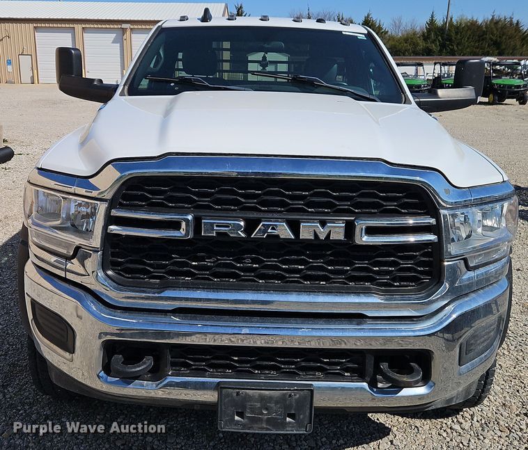 image for item EI8941 2022 Dodge Ram 5500 flatbed truck