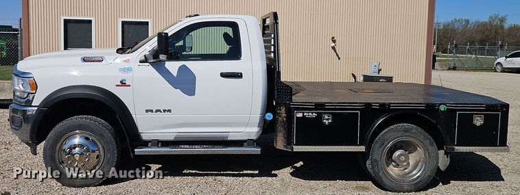 image for item EI8941 2022 Dodge Ram 5500 flatbed truck