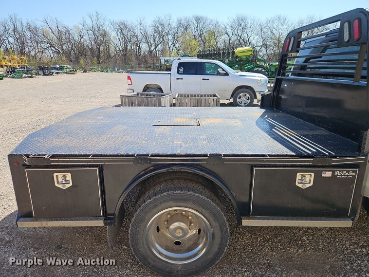 image for item EI8941 2022 Dodge Ram 5500 flatbed truck