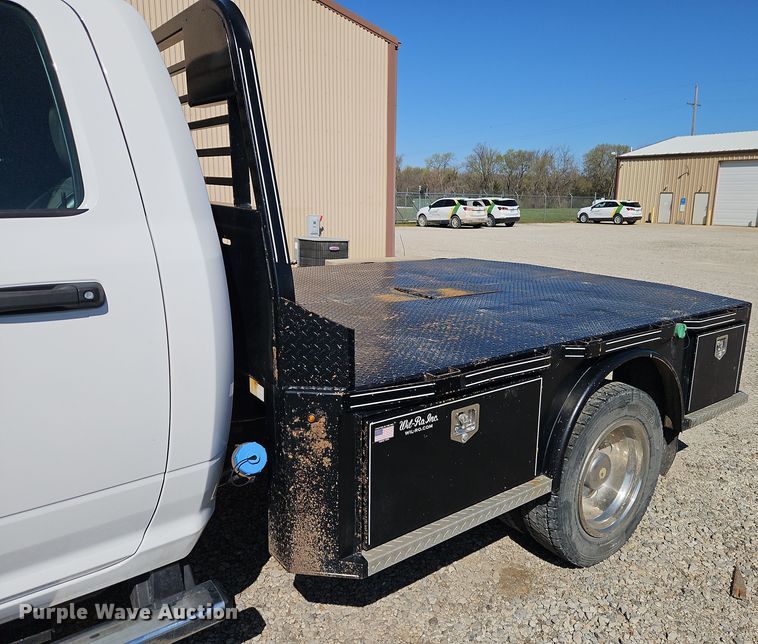 image for item EI8941 2022 Dodge Ram 5500 flatbed truck