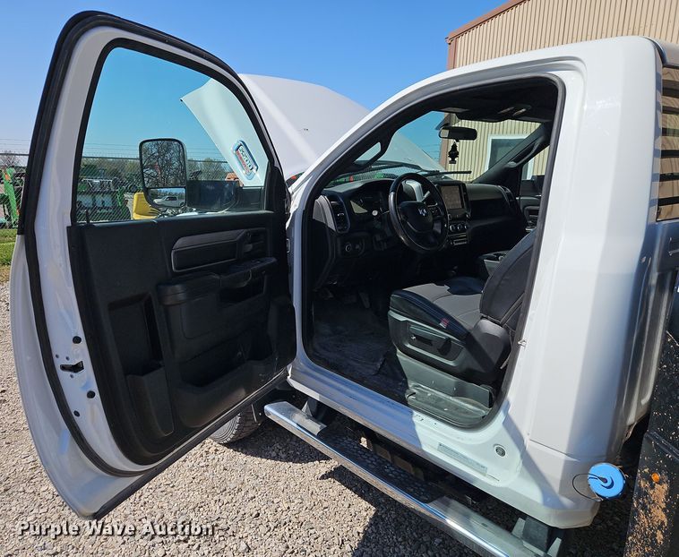 image for item EI8941 2022 Dodge Ram 5500 flatbed truck