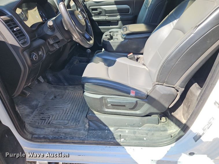 image for item EI8941 2022 Dodge Ram 5500 flatbed truck