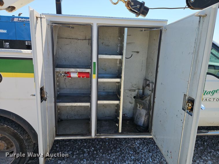 image for item EI8942 2010 Ford F550  utility / service truck