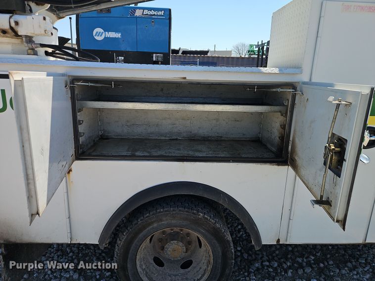 image for item EI8942 2010 Ford F550  utility / service truck