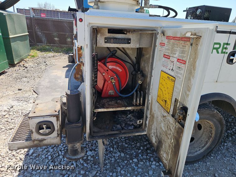 image for item EI8942 2010 Ford F550  utility / service truck