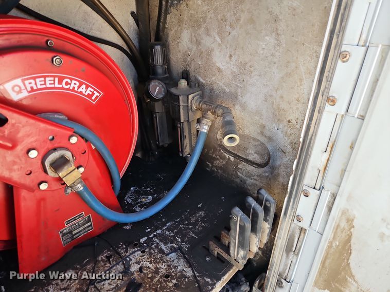 image for item EI8942 2010 Ford F550  utility / service truck