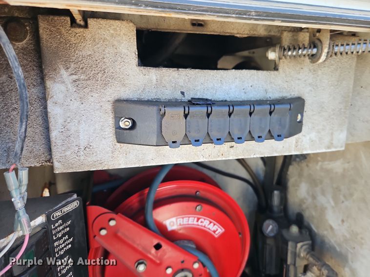 image for item EI8942 2010 Ford F550  utility / service truck