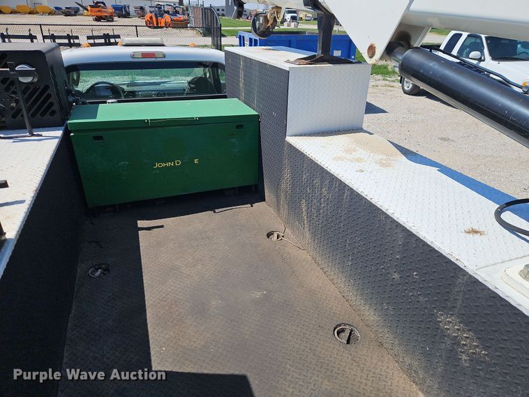 image for item EI8942 2010 Ford F550  utility / service truck