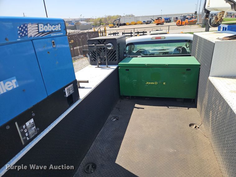 image for item EI8942 2010 Ford F550  utility / service truck