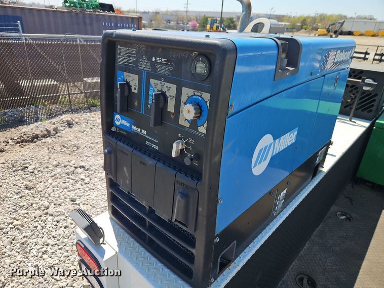 image for item EI8942 2010 Ford F550  utility / service truck