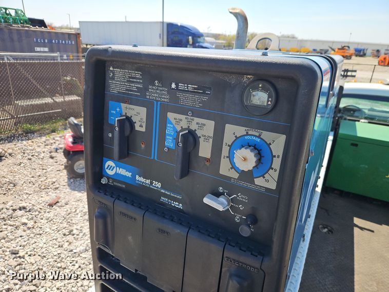 image for item EI8942 2010 Ford F550  utility / service truck