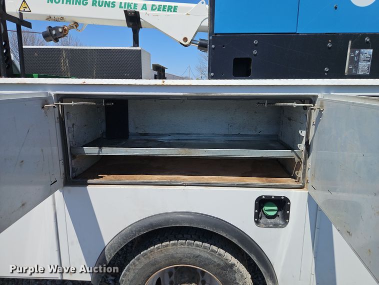 image for item EI8942 2010 Ford F550  utility / service truck