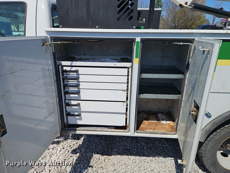 image for item EI8942 2010 Ford F550  utility / service truck