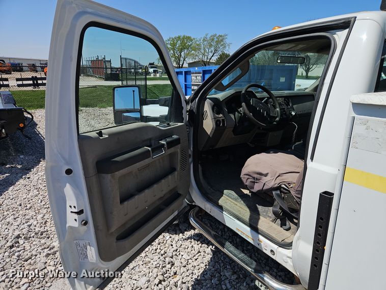 image for item EI8942 2010 Ford F550  utility / service truck