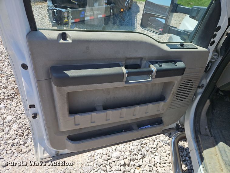 image for item EI8942 2010 Ford F550  utility / service truck