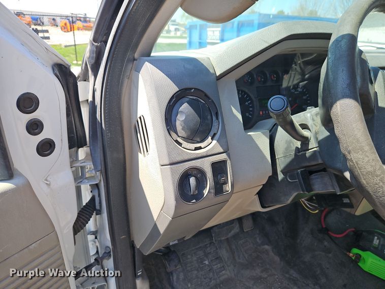 image for item EI8942 2010 Ford F550  utility / service truck