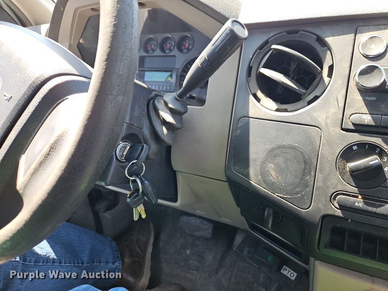 image for item EI8942 2010 Ford F550  utility / service truck