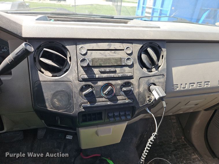 image for item EI8942 2010 Ford F550  utility / service truck