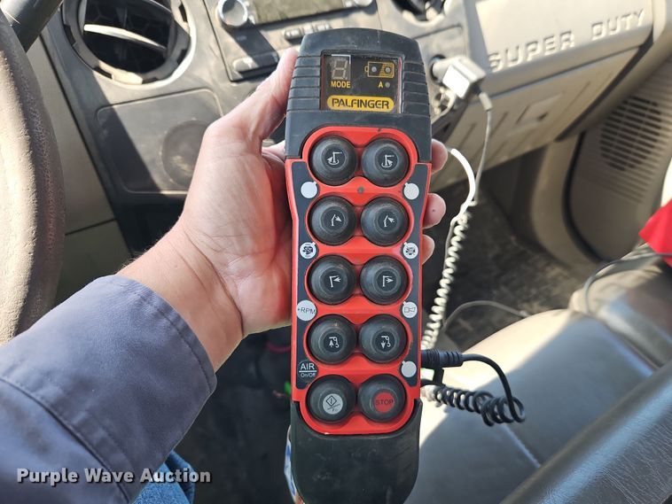 image for item EI8942 2010 Ford F550  utility / service truck