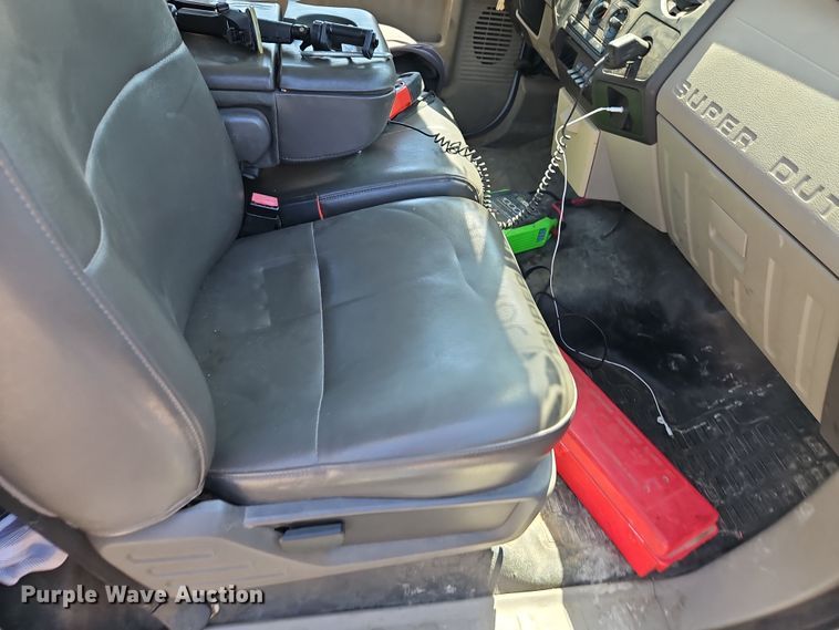 image for item EI8942 2010 Ford F550  utility / service truck