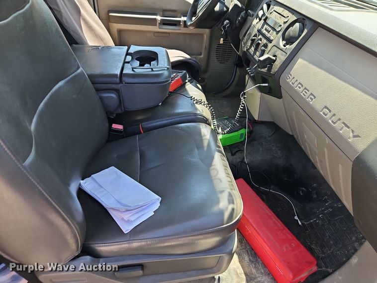 image for item EI8942 2010 Ford F550  utility / service truck