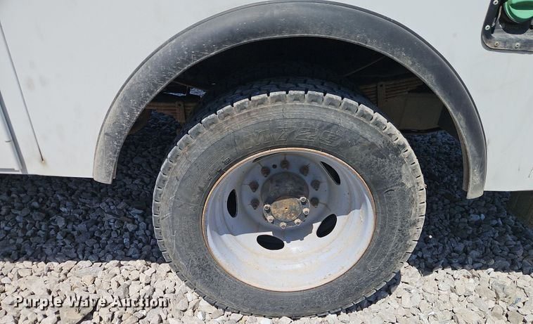 image for item EI8942 2010 Ford F550  utility / service truck