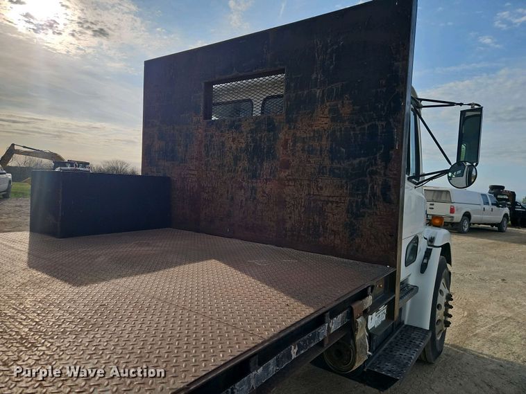 image for item EI8946 2000 Freightliner FL70 flatbed truck