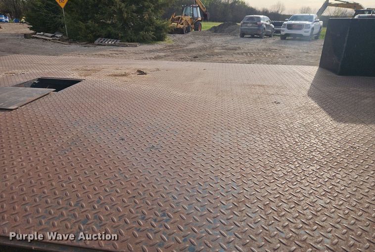 image for item EI8946 2000 Freightliner FL70 flatbed truck