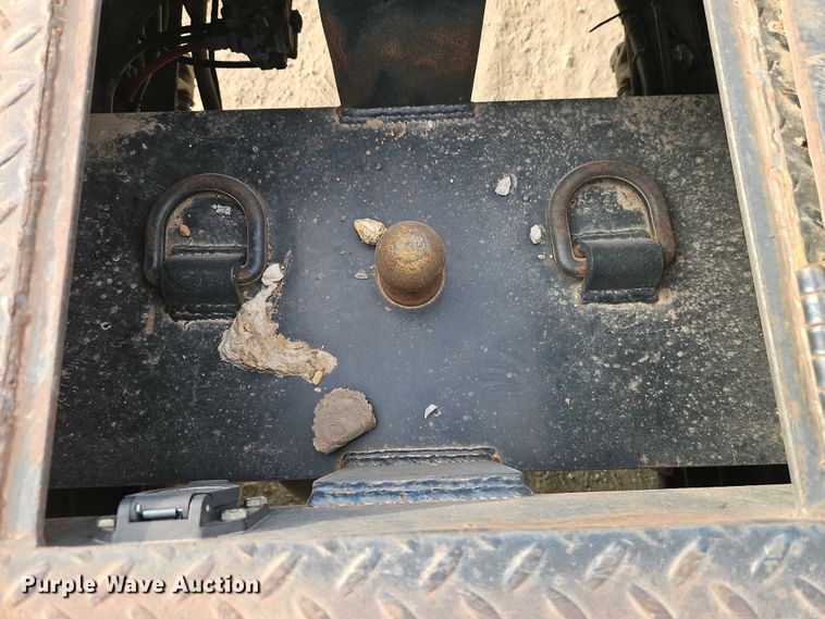 image for item EI8946 2000 Freightliner FL70 flatbed truck