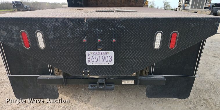 image for item EI8946 2000 Freightliner FL70 flatbed truck