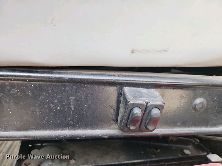 image for item EI8946 2000 Freightliner FL70 flatbed truck