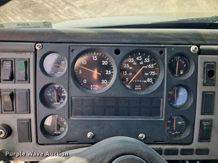 image for item EI8946 2000 Freightliner FL70 flatbed truck