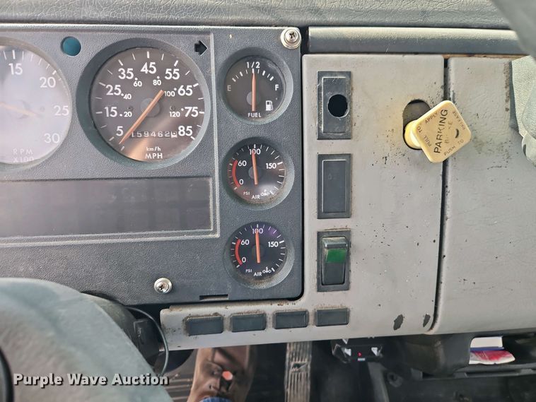 image for item EI8946 2000 Freightliner FL70 flatbed truck