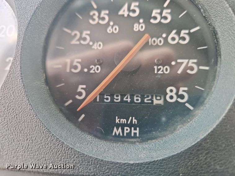 image for item EI8946 2000 Freightliner FL70 flatbed truck