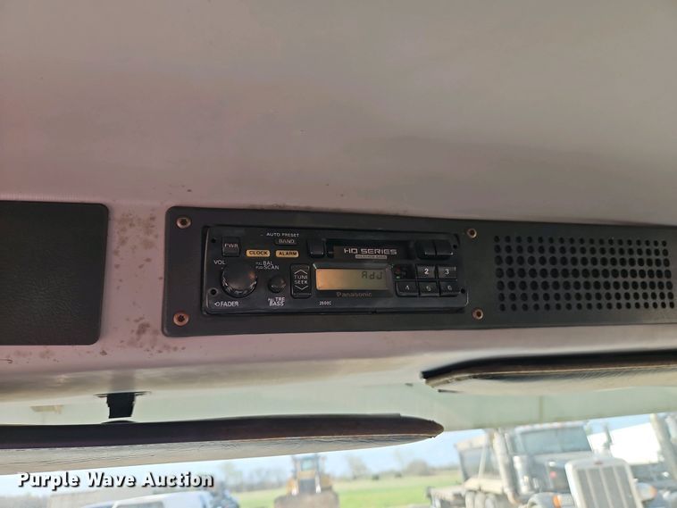 image for item EI8946 2000 Freightliner FL70 flatbed truck