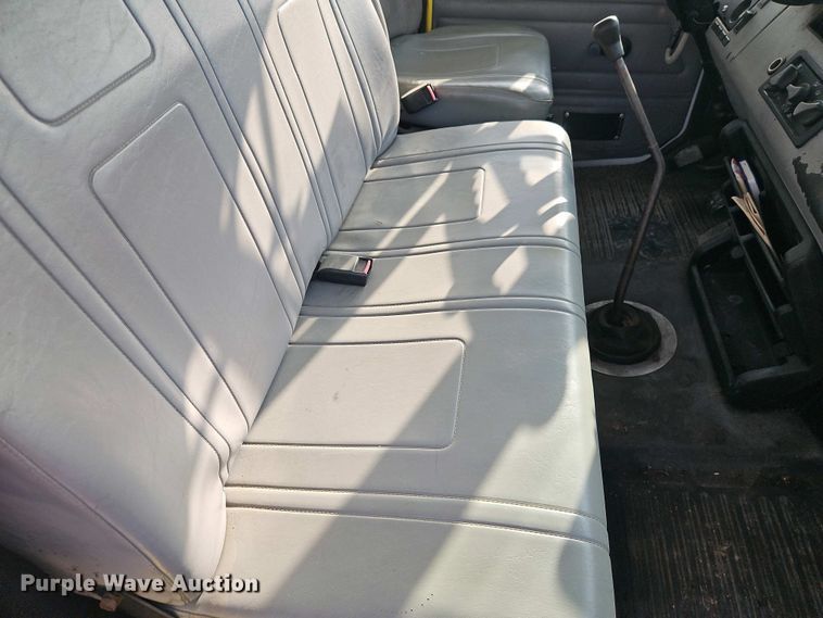 image for item EI8946 2000 Freightliner FL70 flatbed truck