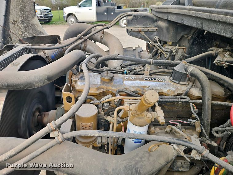 image for item EI8946 2000 Freightliner FL70 flatbed truck