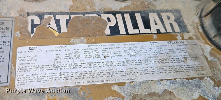 image for item EI8946 2000 Freightliner FL70 flatbed truck