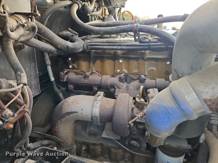 image for item EI8946 2000 Freightliner FL70 flatbed truck