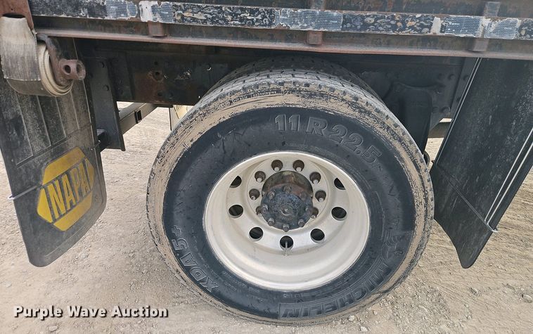 image for item EI8946 2000 Freightliner FL70 flatbed truck