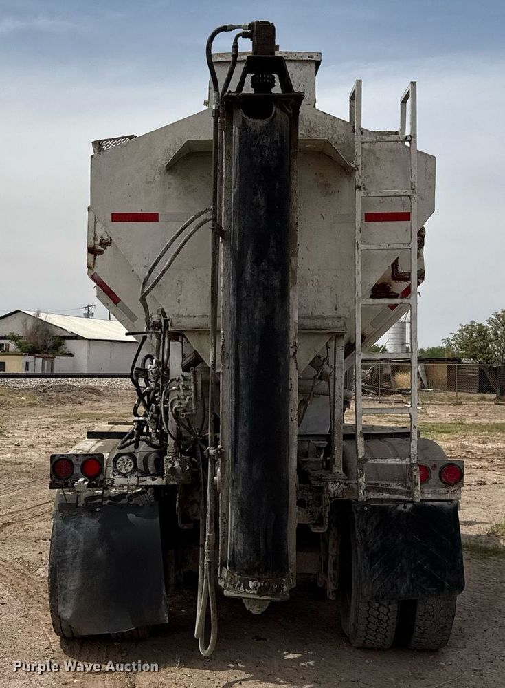 image for item EJ3594 2006 Sterling L9500 volumetric concrete mixer truck