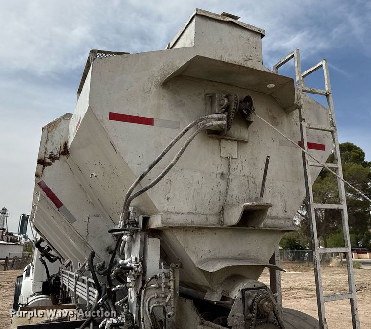 image for item EJ3594 2006 Sterling L9500 volumetric concrete mixer truck