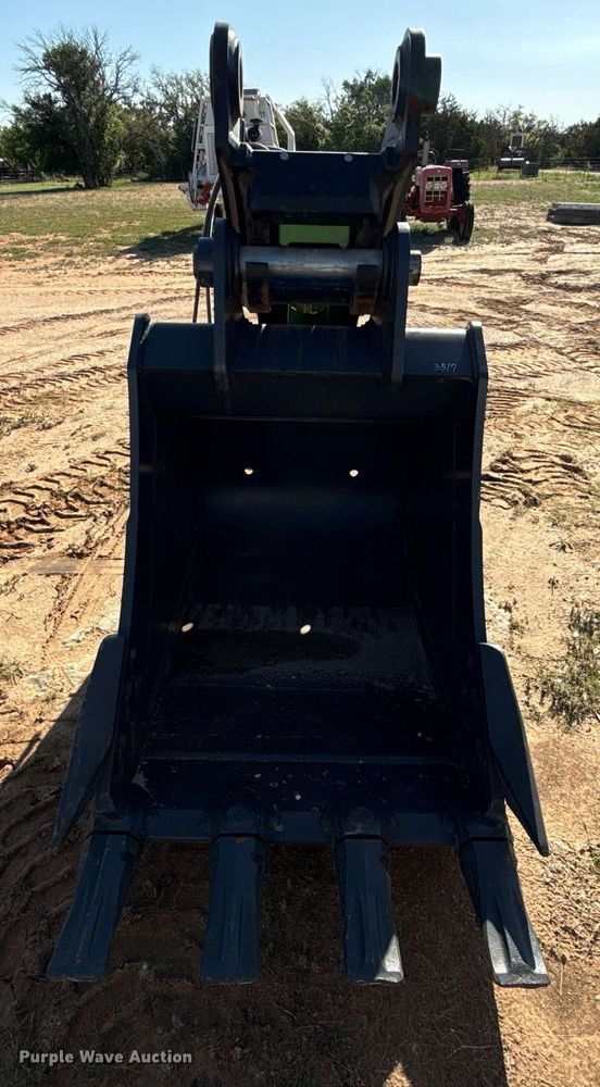 image for item EJ3612 2021 Doosan excavator bucket